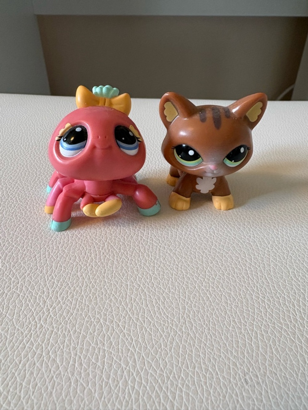 Littlest Pet Shop walking pets
